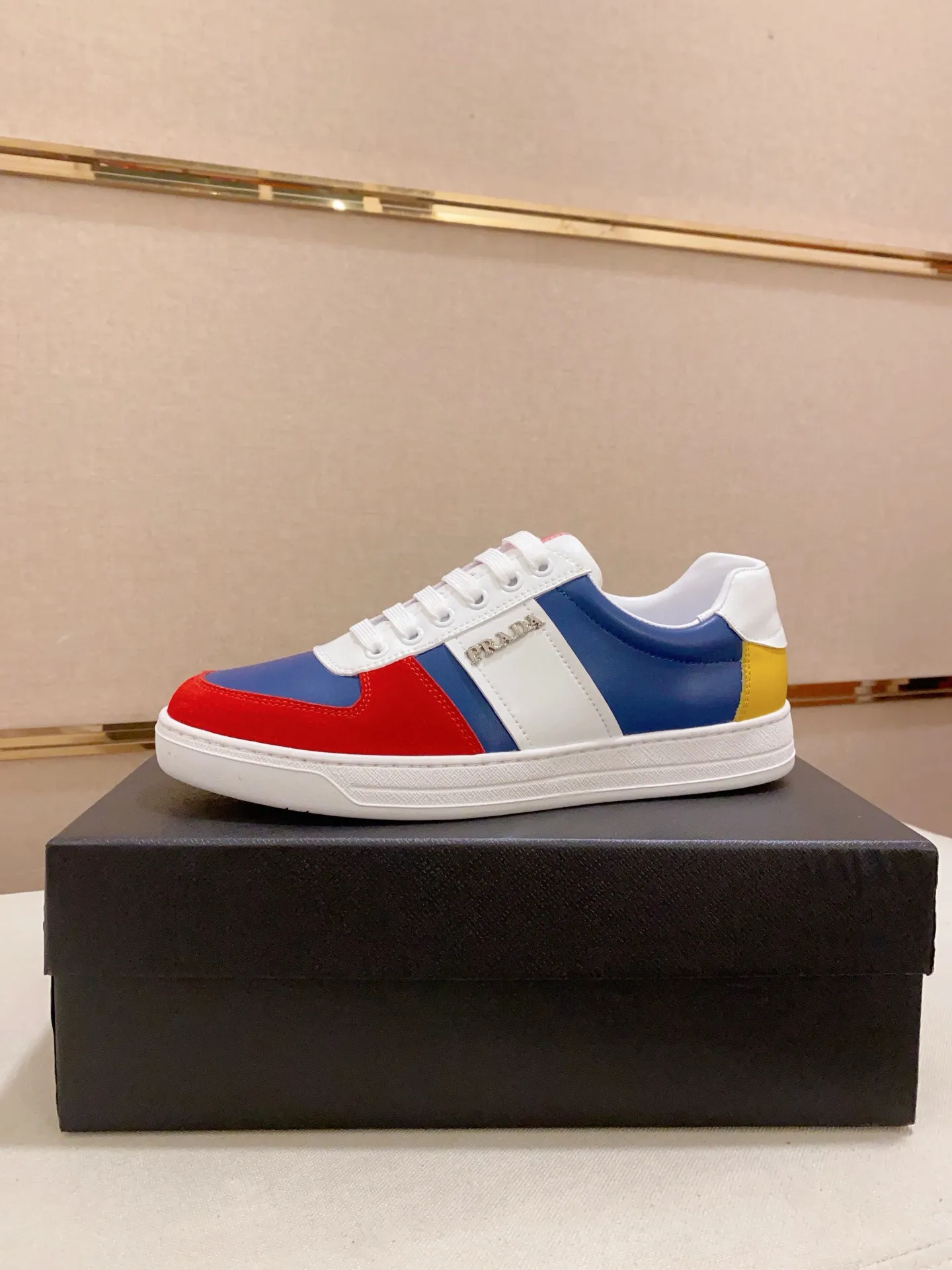 Men's shoes 💰: 440💰 [Prada～Prada] Trendy new models are on the market. Same style as the official website. Counter quality. Original matching. [Strong] [Strong] Selected first-layer cowhide fabric. Comfortable and breathable sheepskin lining, fine workmanship, upper layer made of 100% pure cowhide, original last shape, comfortable on the feet, shoe sizes 38 to 44